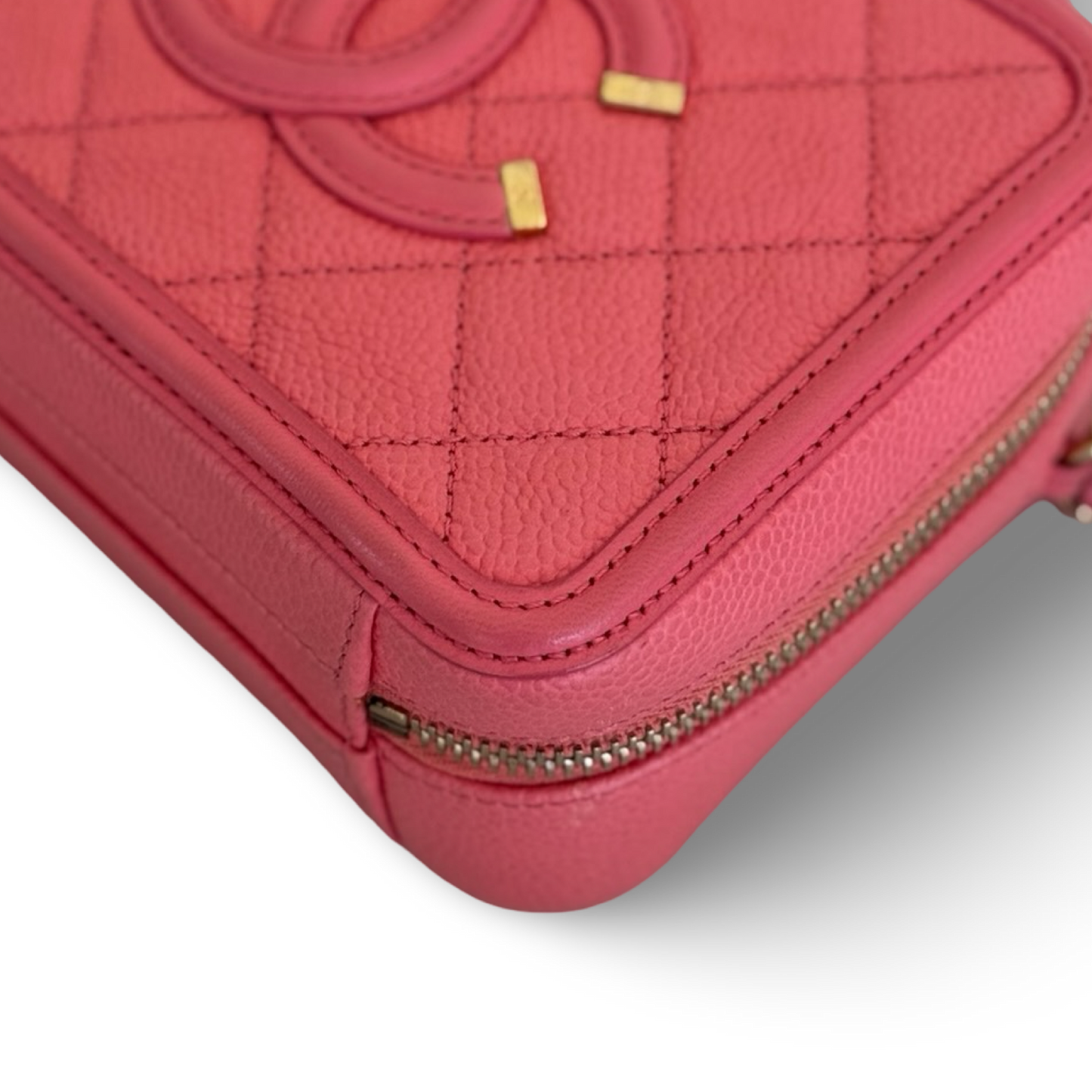 Chanel Quilted Caviar Small Vanity Case - GHW / Light Pink