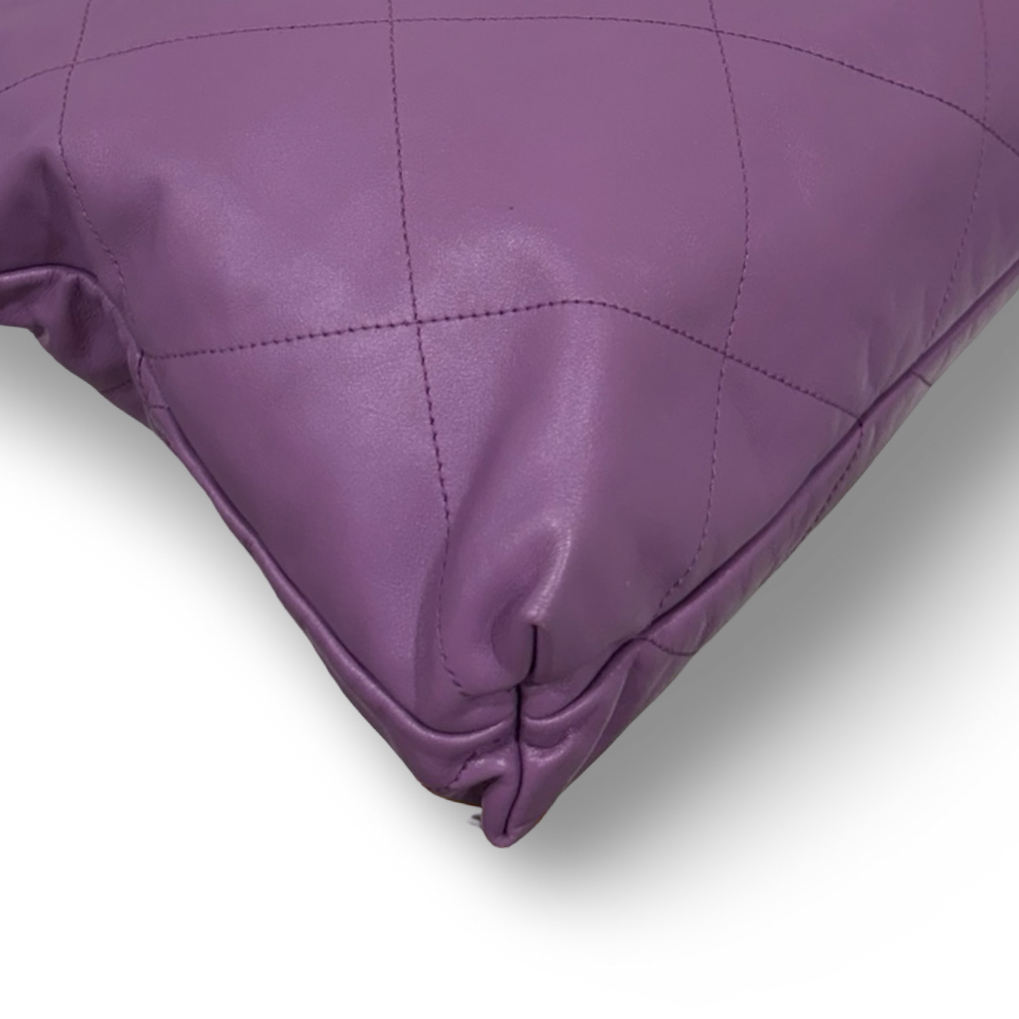 Chanel Quilte Shinny Lambskin Medium 22Bag - GHW / Purple
