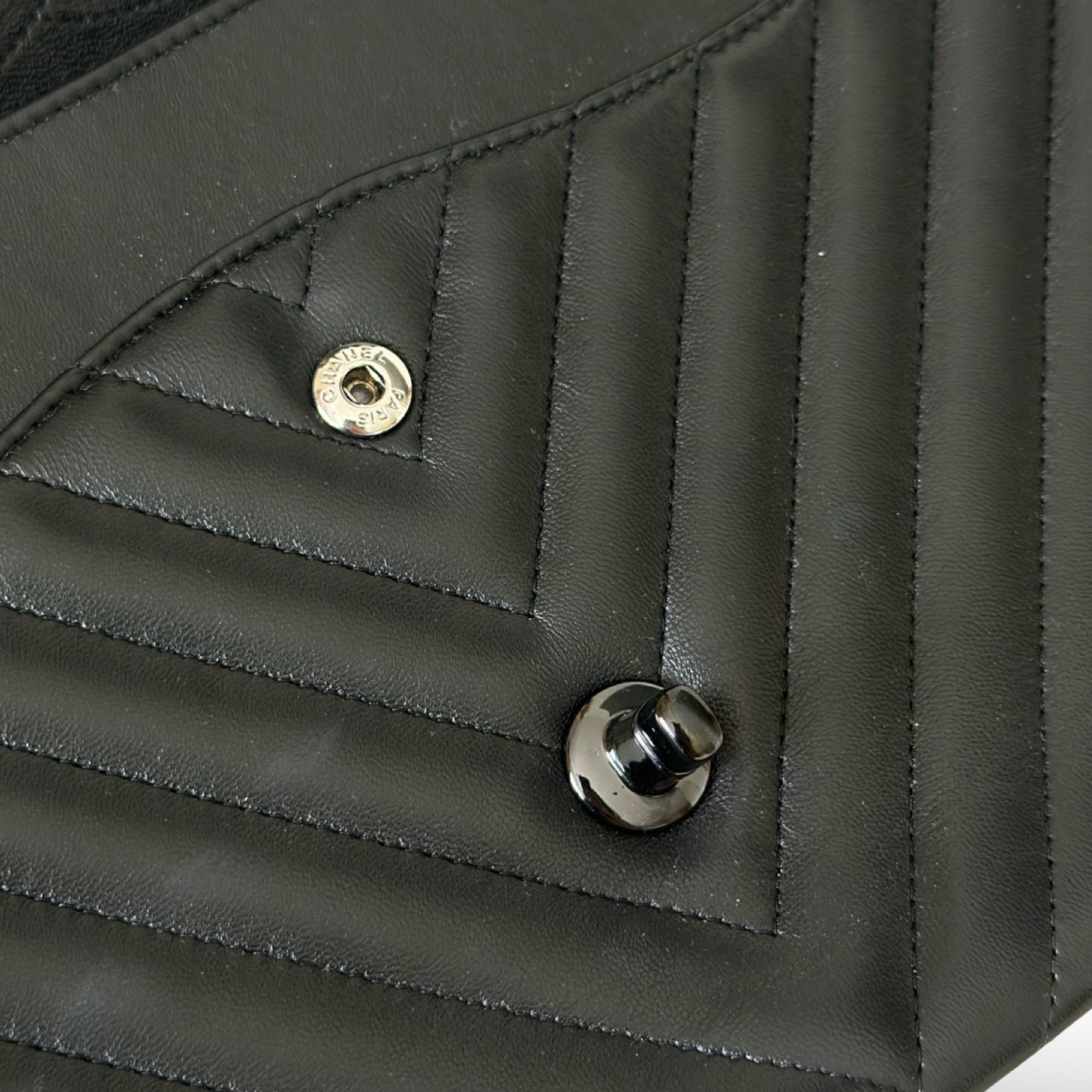 Chanel Chevron Lambskin Jumbo So Black Double Flap - Black / BHW