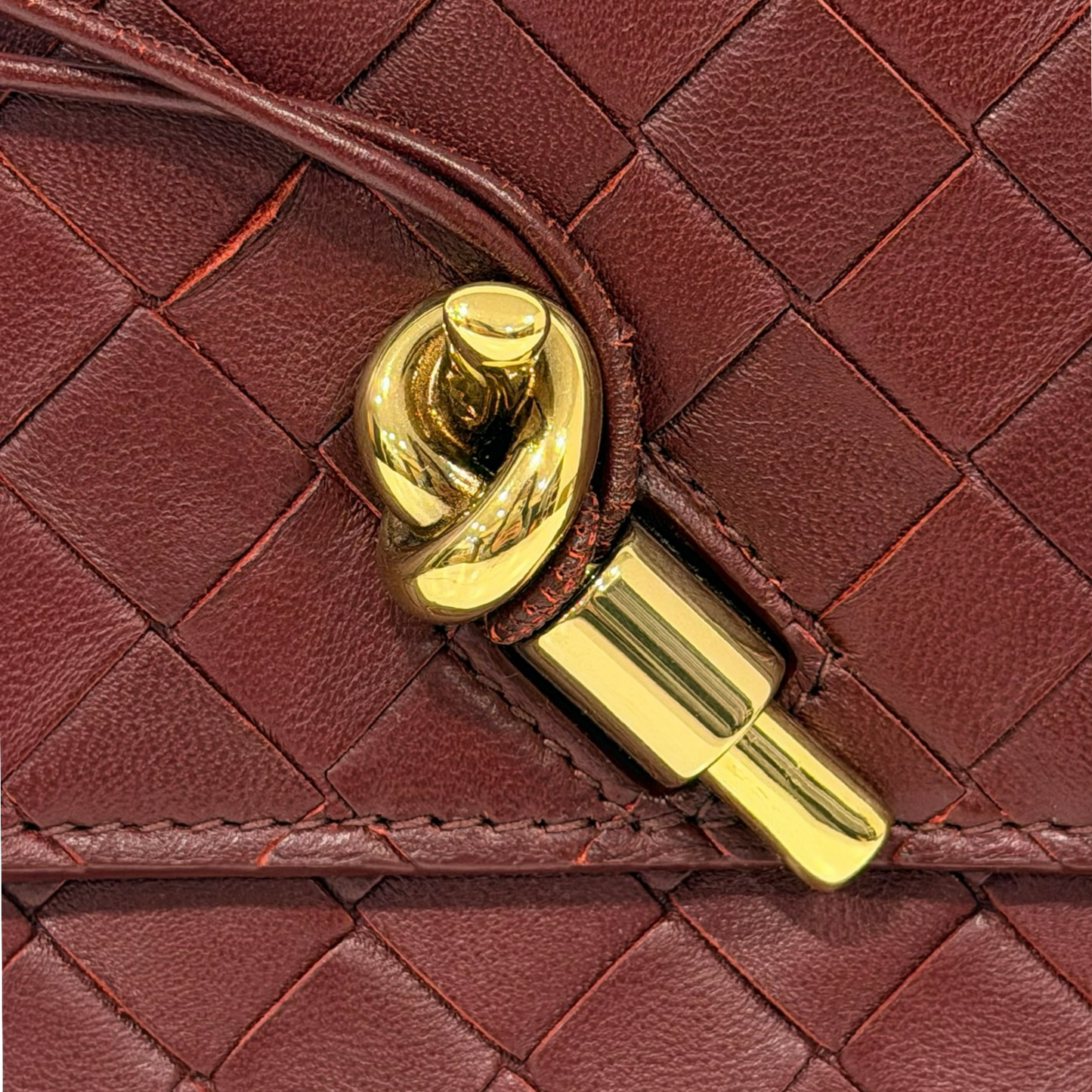 Bottega Veneta Andiamo Clutch - GHW / Burgundy