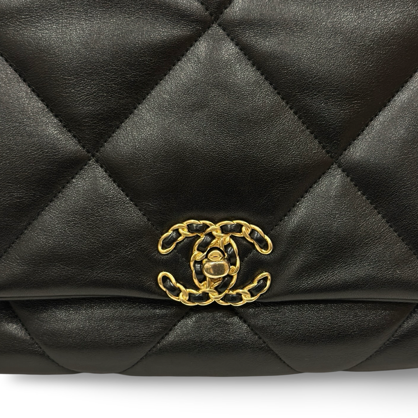 Chanel Classic Lambskin Maxi 19bag Bag - GHW / Black