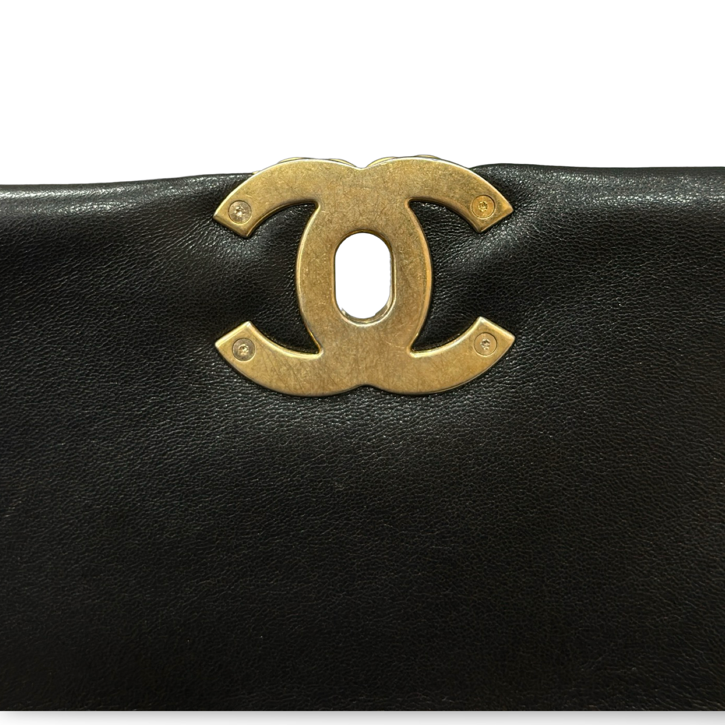 Chanel Classic Lambskin Maxi 19bag Bag - GHW / Black