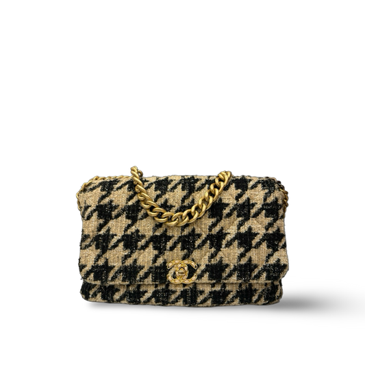 Chanel Maxi 19 米色千鳥格斜紋軟呢口蓋包 – 米黑配 / 金釦