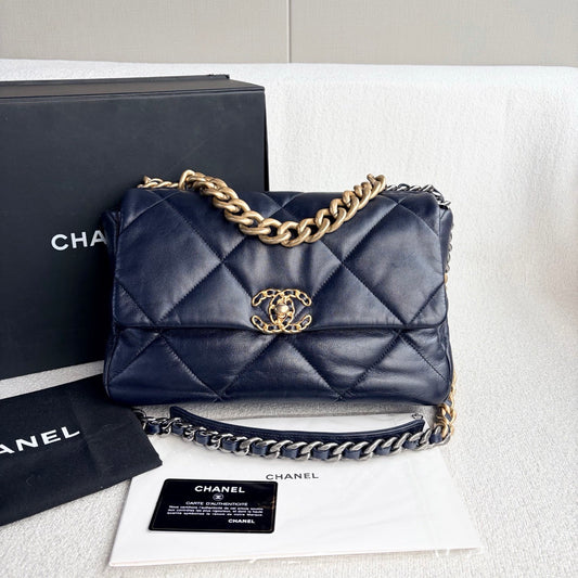 Chanel Quilted Calfskin Medium 19 Bag - GHW / Navy