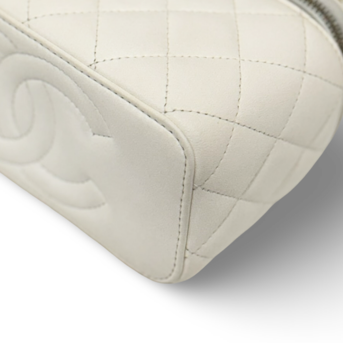 Chanel Quiled Lambskin Pearl Crush Vanity Case - GHW / White