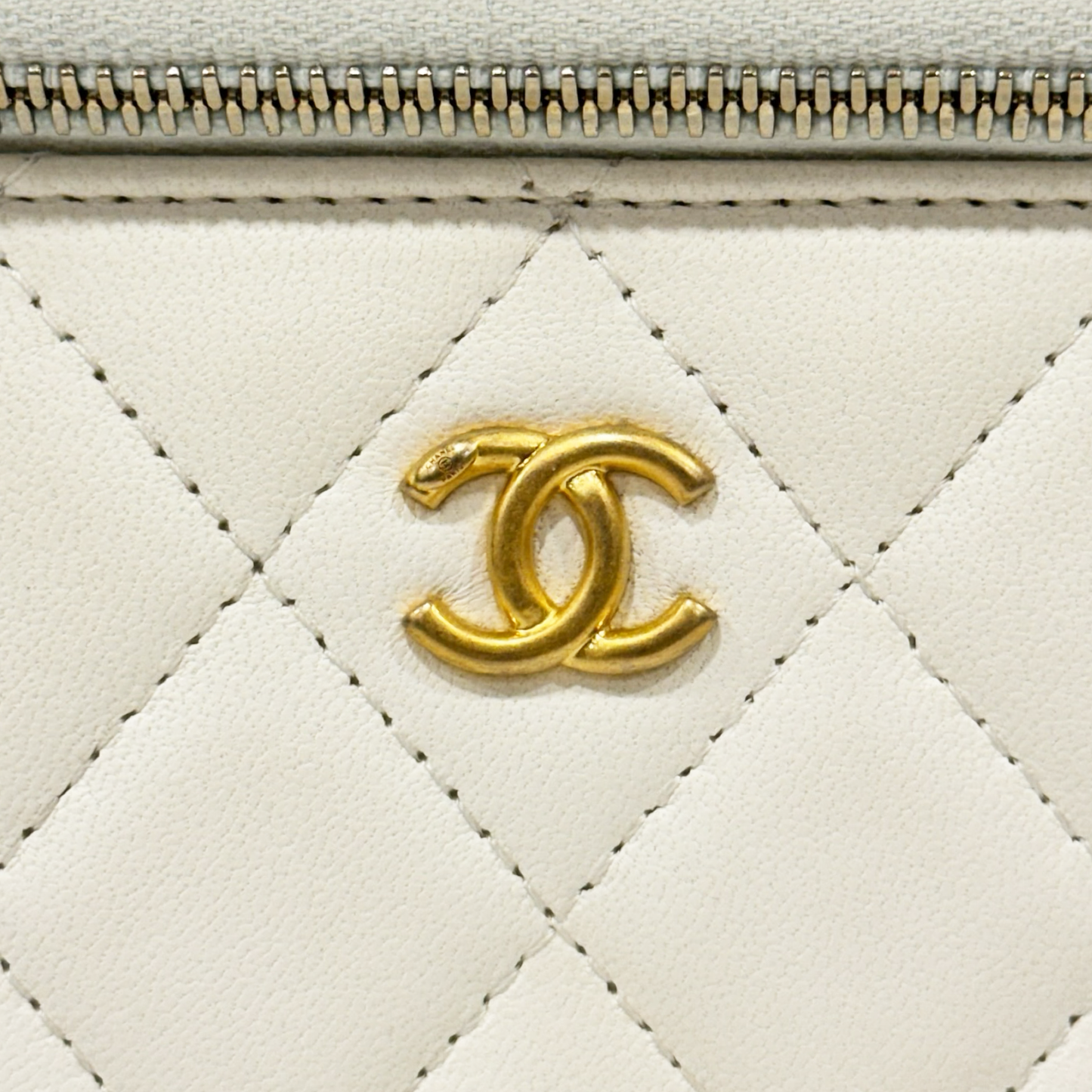 Chanel Quiled Lambskin Pearl Crush Vanity Case - GHW / White