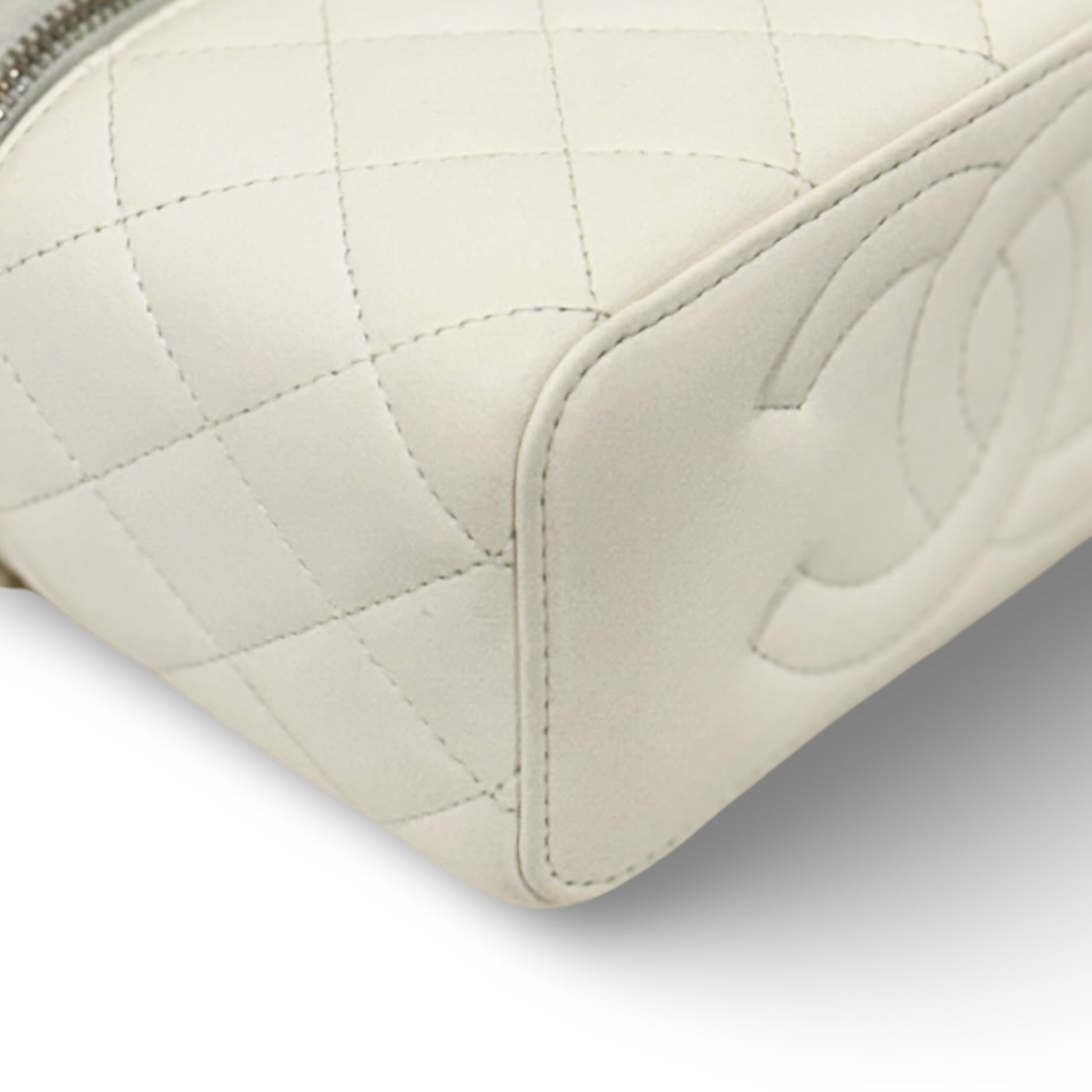 Chanel Quiled Lambskin Pearl Crush Vanity Case - GHW / White