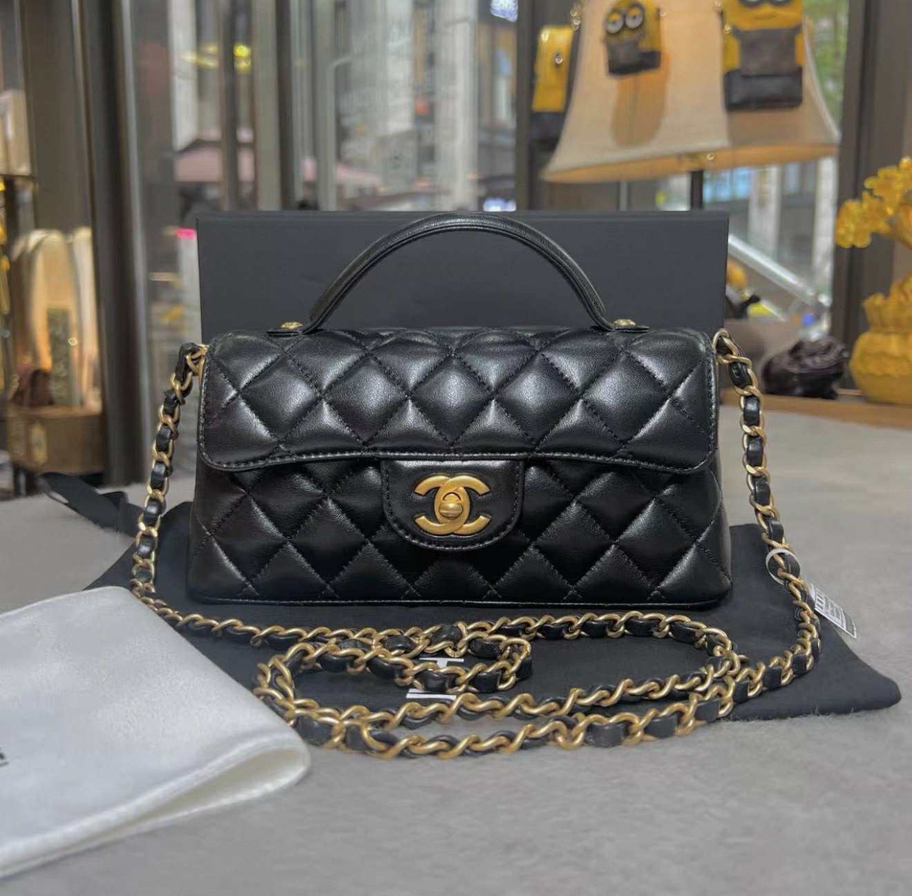 Chanel 25p Quilted Shiny Lambskin Top Handle Flap Bag /GHW /Black