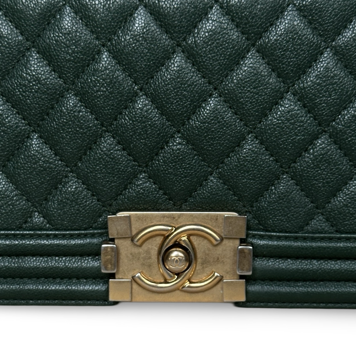 Chsnel Quilted Caviar Medium Boy Bag - GHW / Green