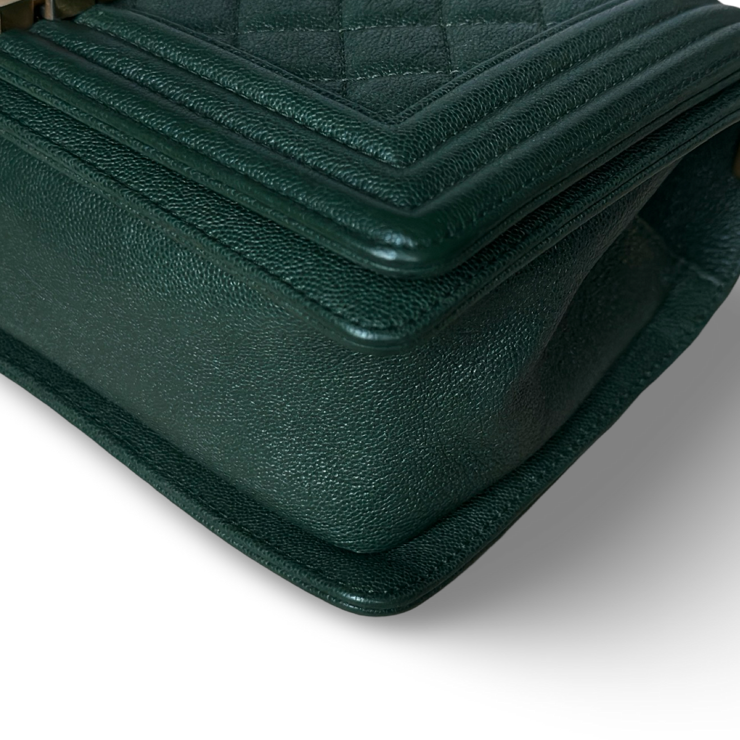 Chsnel Quilted Caviar Medium Boy Bag - GHW / Green