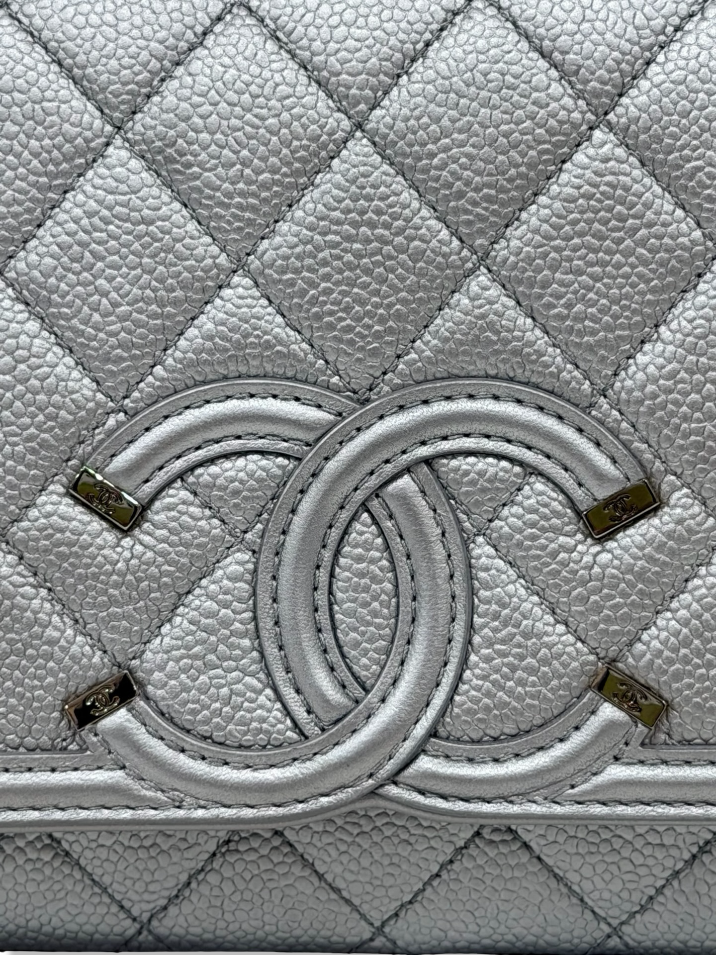 Chanel Quilted Caviar Medium CC Filigree Single Flap - SHW / Sliver
